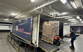 华润万家紧急调拨物资支援香港大埔