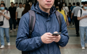 梁練偉：一场雨夜观影，读懂《花样年华》里未说出口的认命