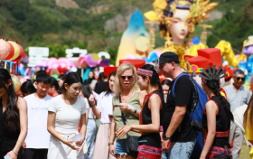 封关后首个春节，三亚这个景区被“国际游客”挤爆了！